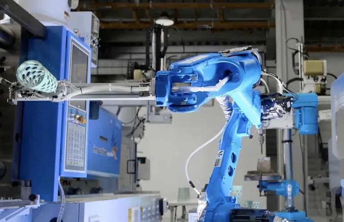 Automated material handling on the injection molding floor