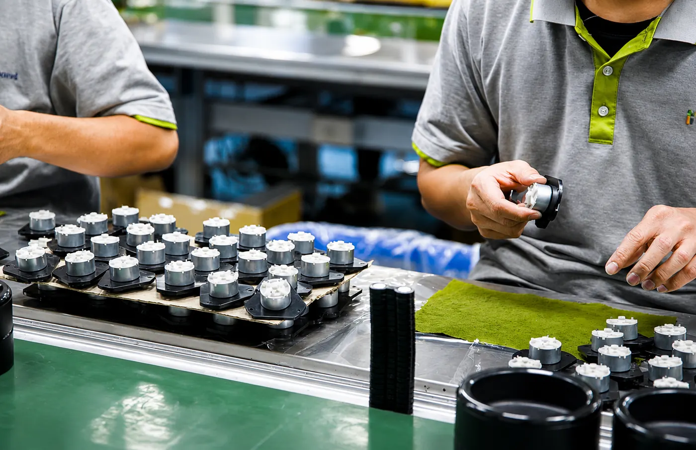 Assembly line combining ultrasonic welding and manual assembly of molded components